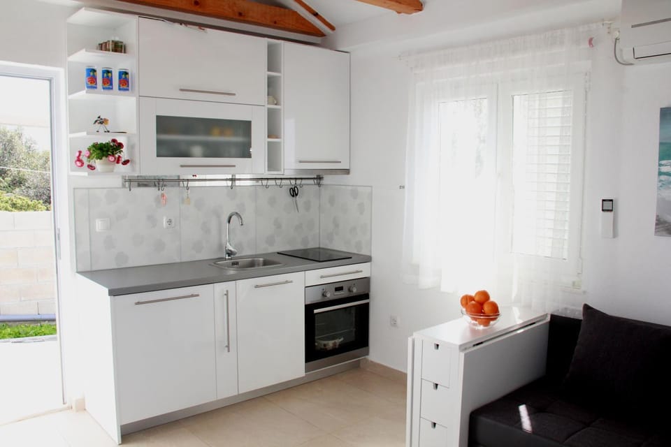 Coffee/tea facilities, Kitchen or kitchenette, Dining area