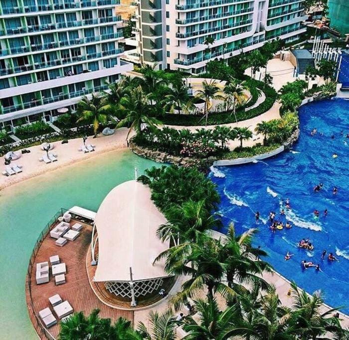 Azure C7 Balcony, Wifi, Near Mall Airport Apartment in Paranaque