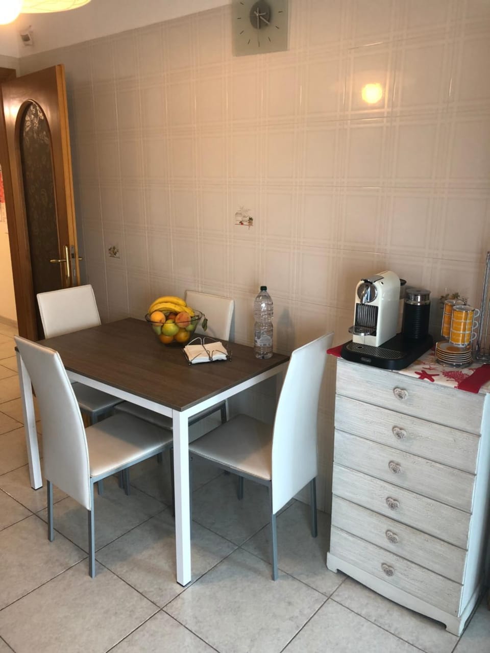 Coffee/tea facilities, Kitchen or kitchenette, Dining area