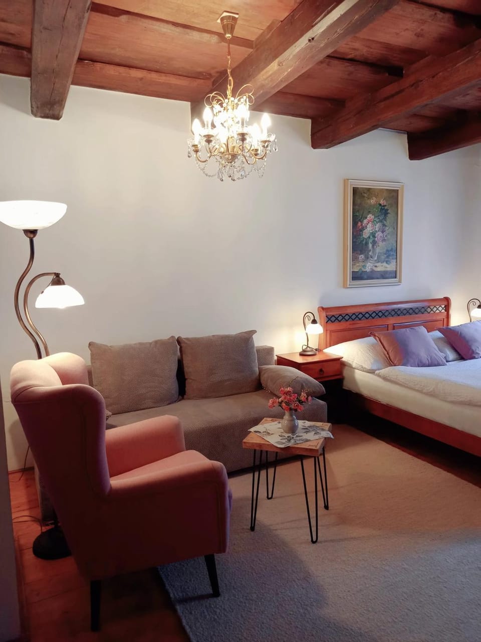 Bed, Living room, Photo of the whole room, Seating area