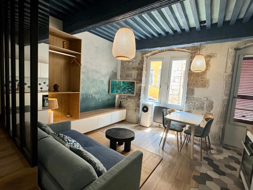 Living room, Seating area, Dining area