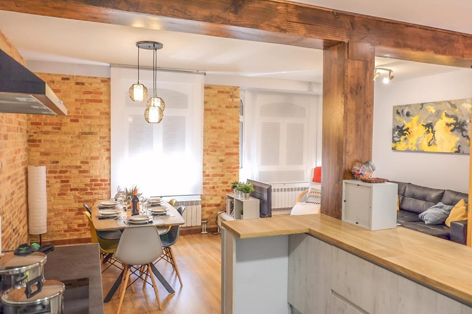 Kitchen or kitchenette, Seating area, Dining area
