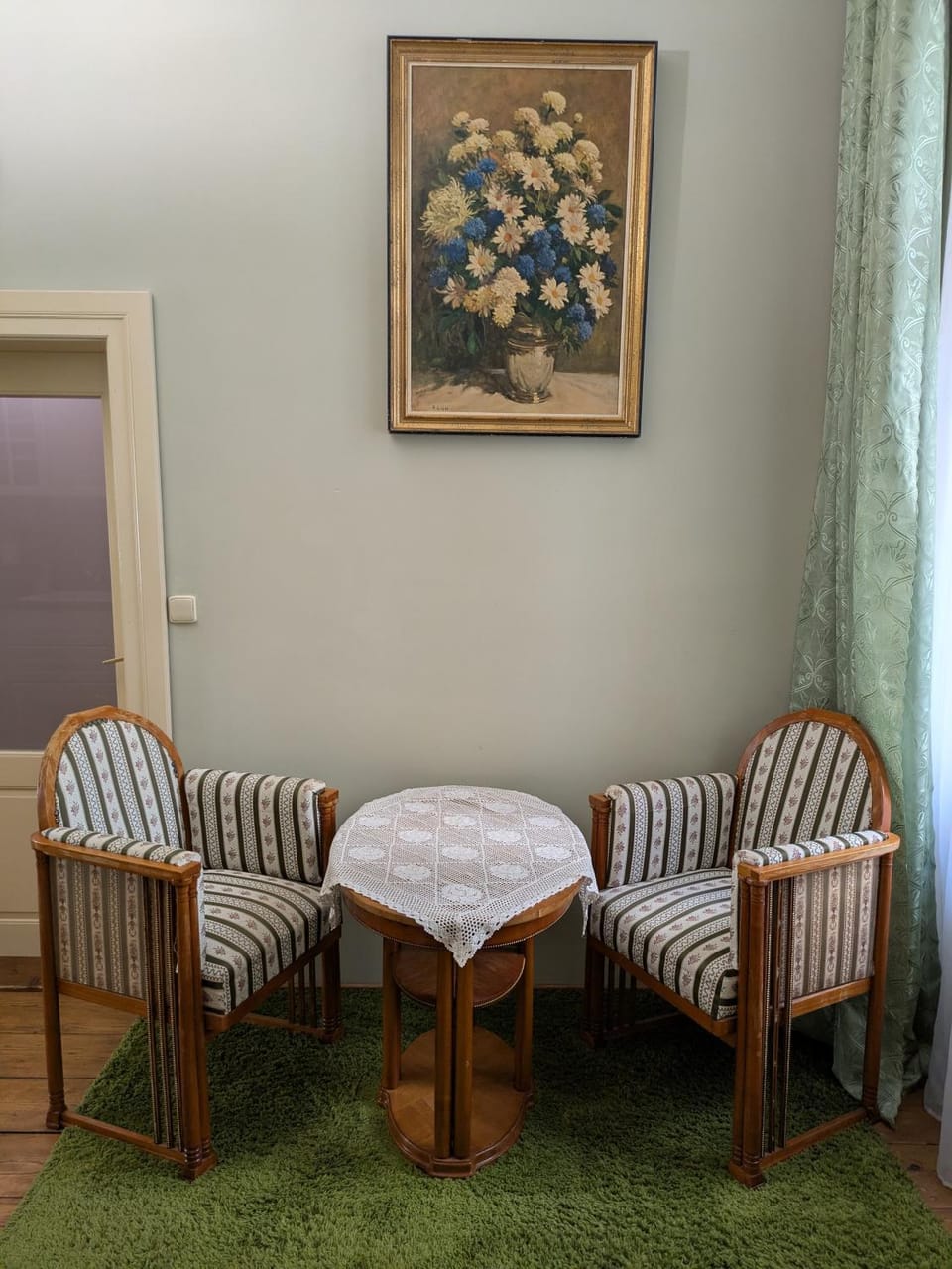 Seating area, Dining area