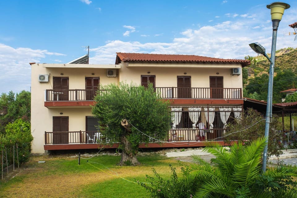 Property building, Internal: Not applicable to any particular room