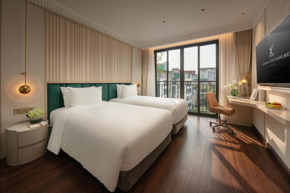 Bed, TV and multimedia, Photo of the whole room, Bedroom, Sunrise