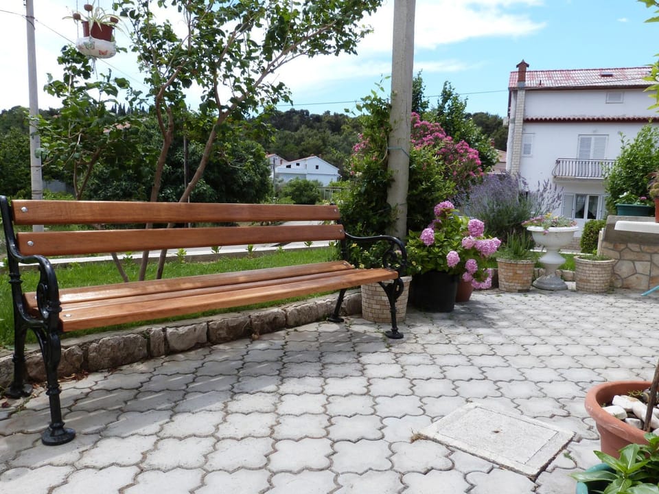 Location, children, Family