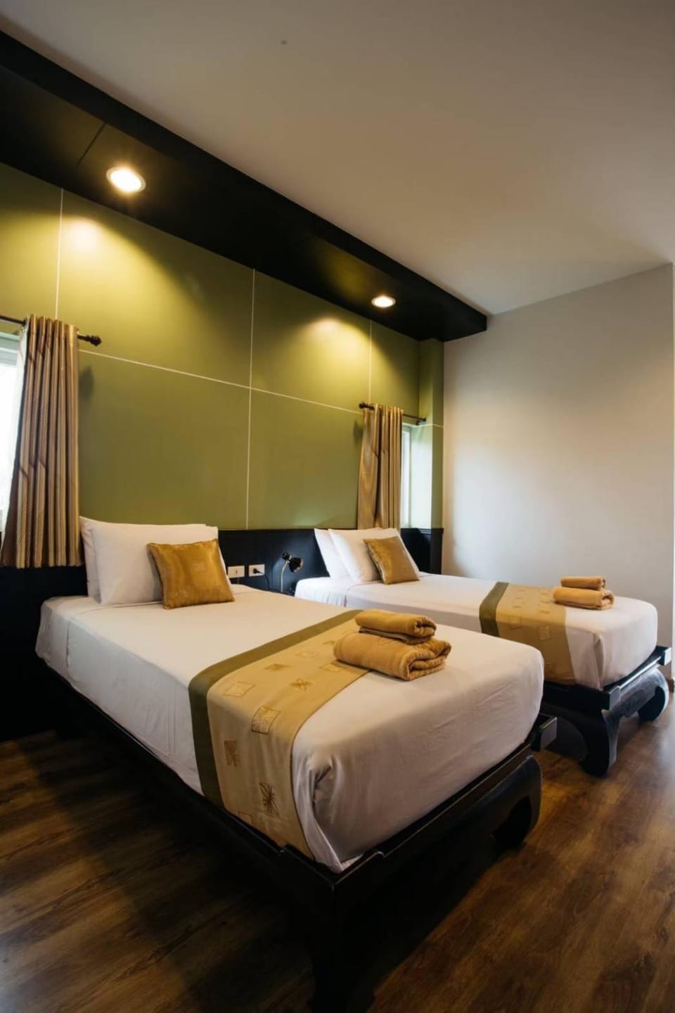 Bed, TV and multimedia, Photo of the whole room, Decorative detail, Bedroom, furniture, wardrobe