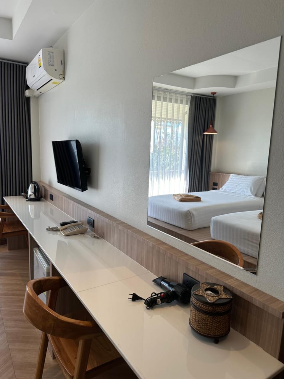 Bed, TV and multimedia, Bedroom, air conditioner