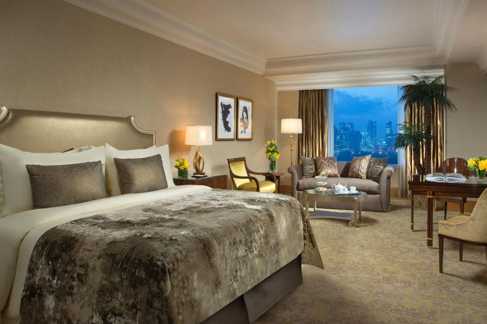 Bed, Seating area, Bedroom