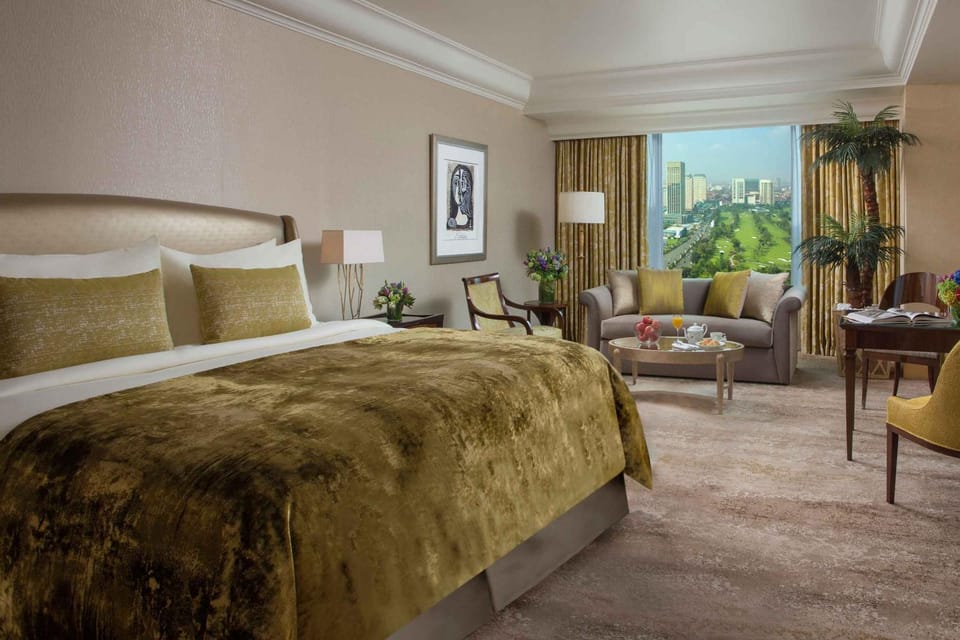 Bed, Seating area, Bedroom
