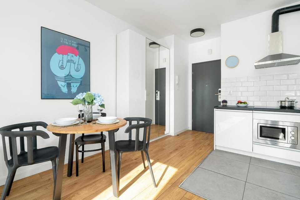 Kitchen or kitchenette, Dining area, stove