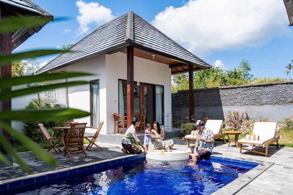 Property building, Food and drinks, Guests, Swimming pool