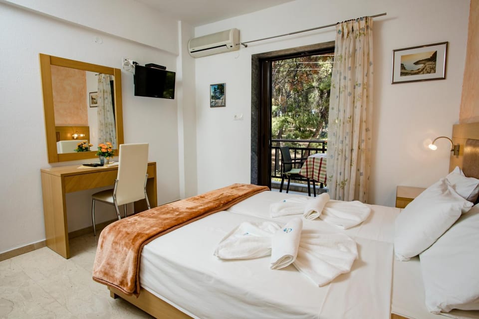 Supermarket/grocery shop, Shopping Area, Quiet street view