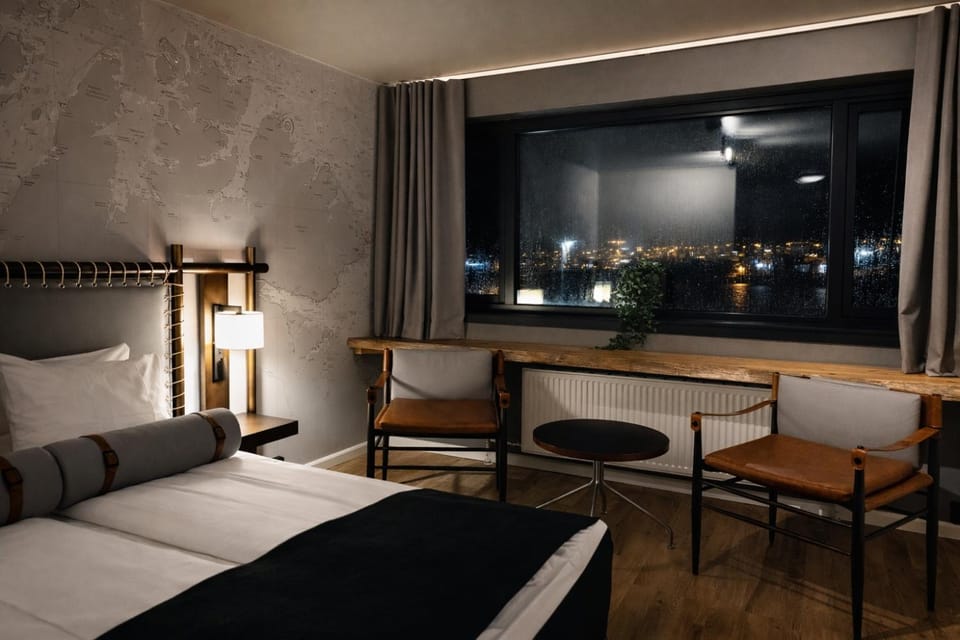 Bed, Seating area, Bedroom