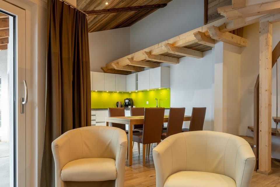Seating area, Dining area