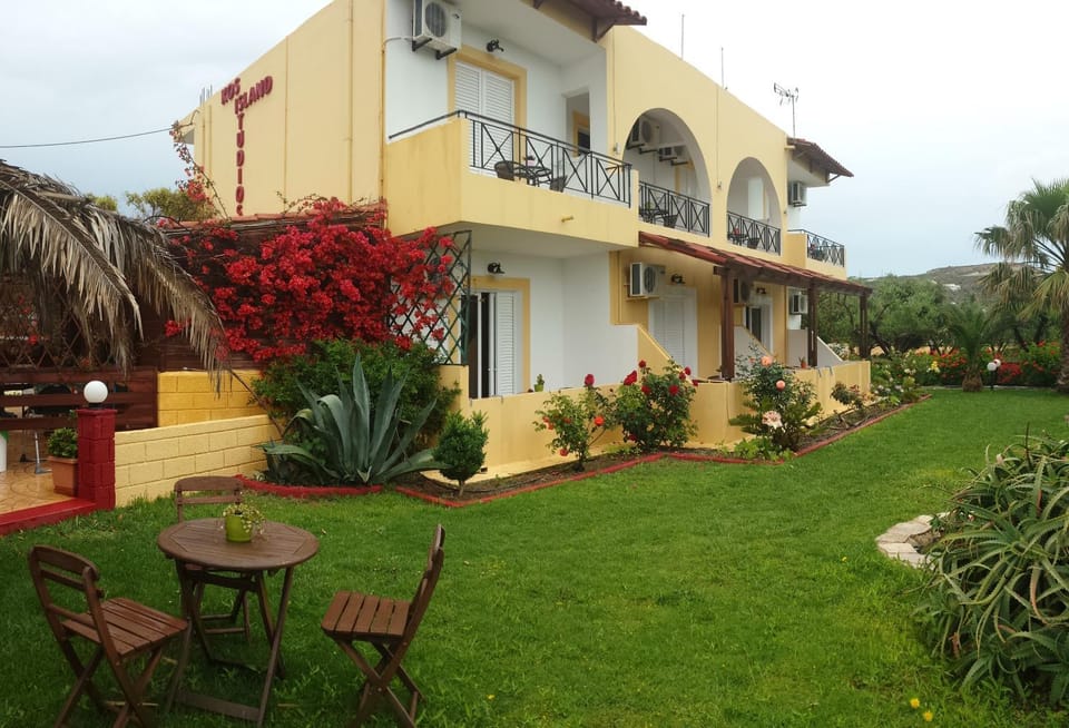 Facade/entrance, Garden