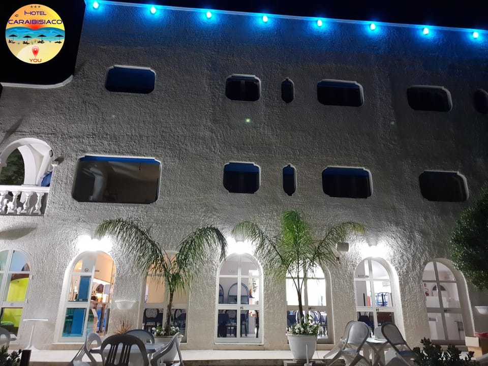 Property building, Patio, Restaurant/places to eat, Garden, Balcony/Terrace