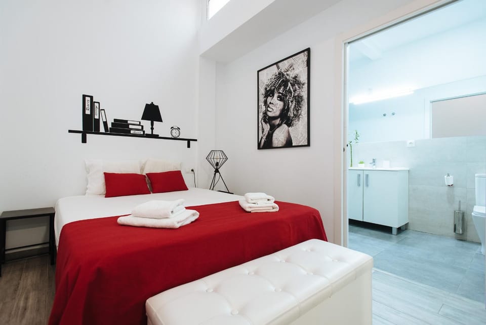 Hostly O'DONNELL A Center-Fibre-Parking Optional Apartment in Seville