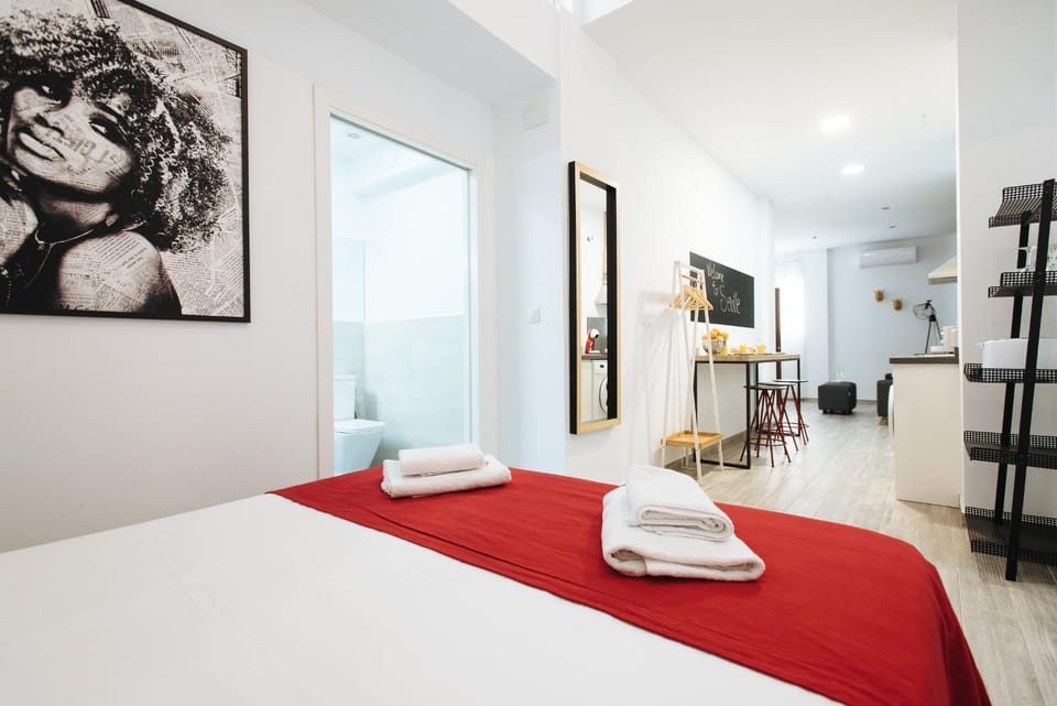 Hostly O'DONNELL A Center-Fibre-Parking Optional Apartment in Seville