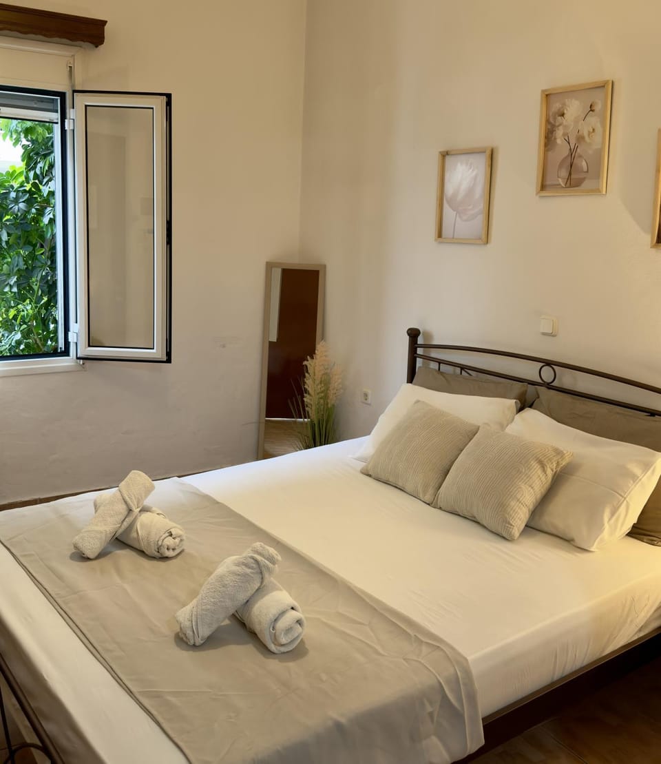 Chrysa's Studios Hotel in Euboea