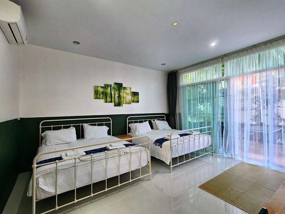 Bed, Photo of the whole room, Bedroom, air conditioner