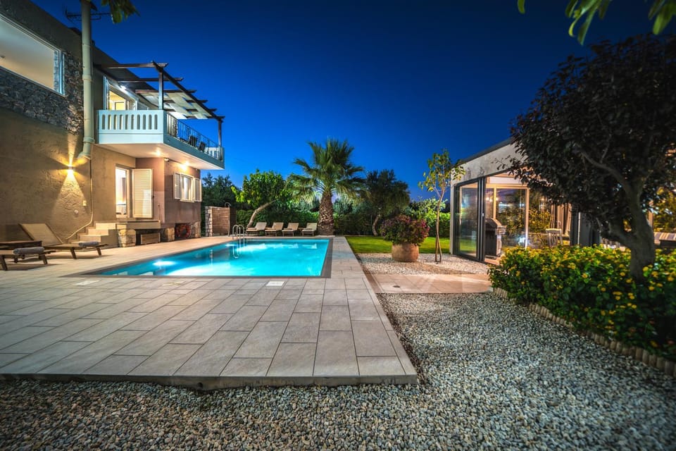 Petronila Luxury Villa with heated private pool Villa in Kissamos