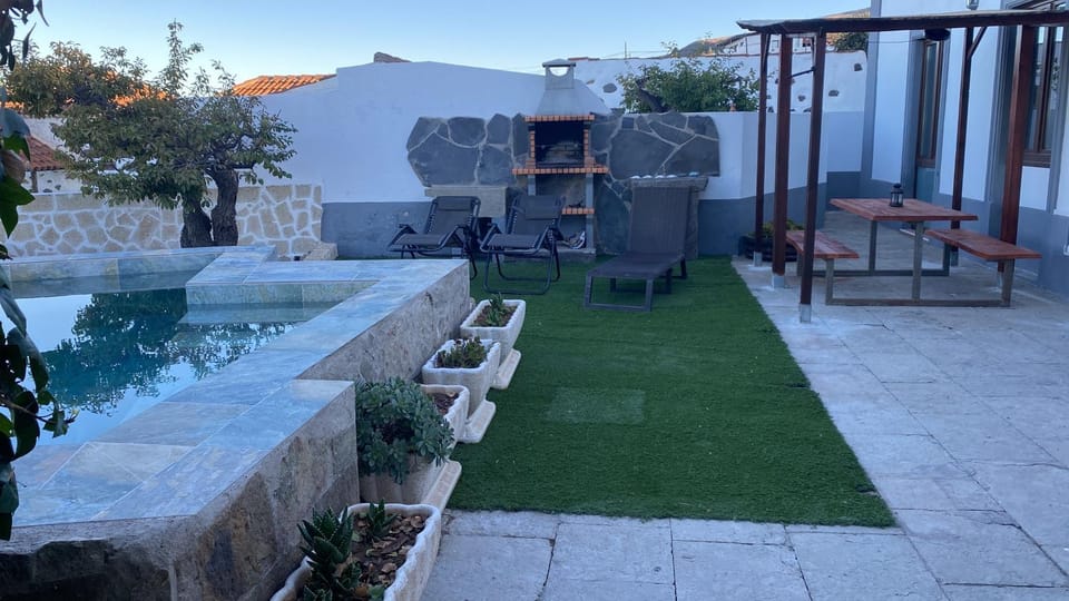 Patio, Garden, Swimming pool, sunbed