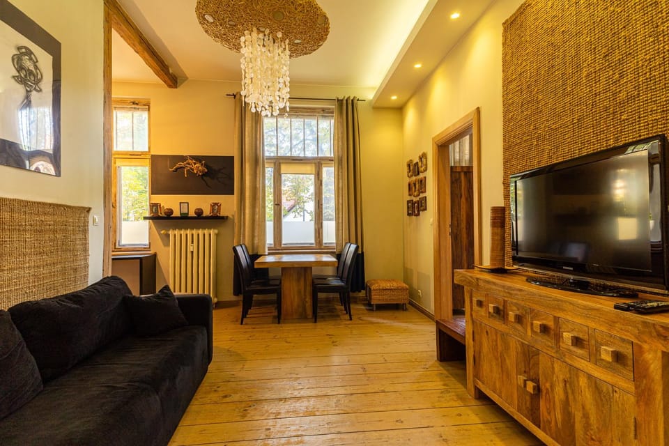 Communal lounge/ TV room, TV and multimedia, Living room, Seating area, Evening entertainment