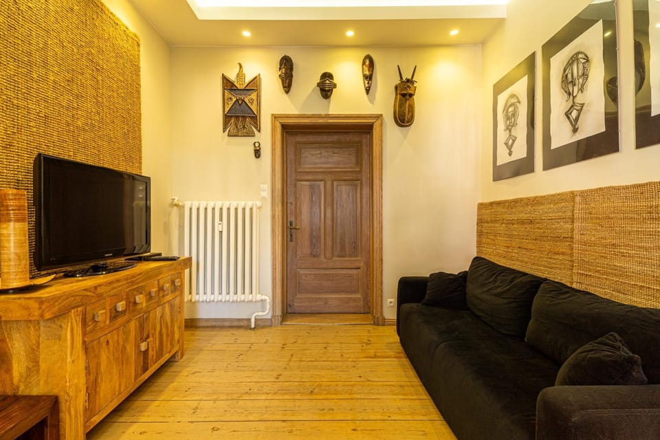 TV and multimedia, Living room, Seating area, Evening entertainment