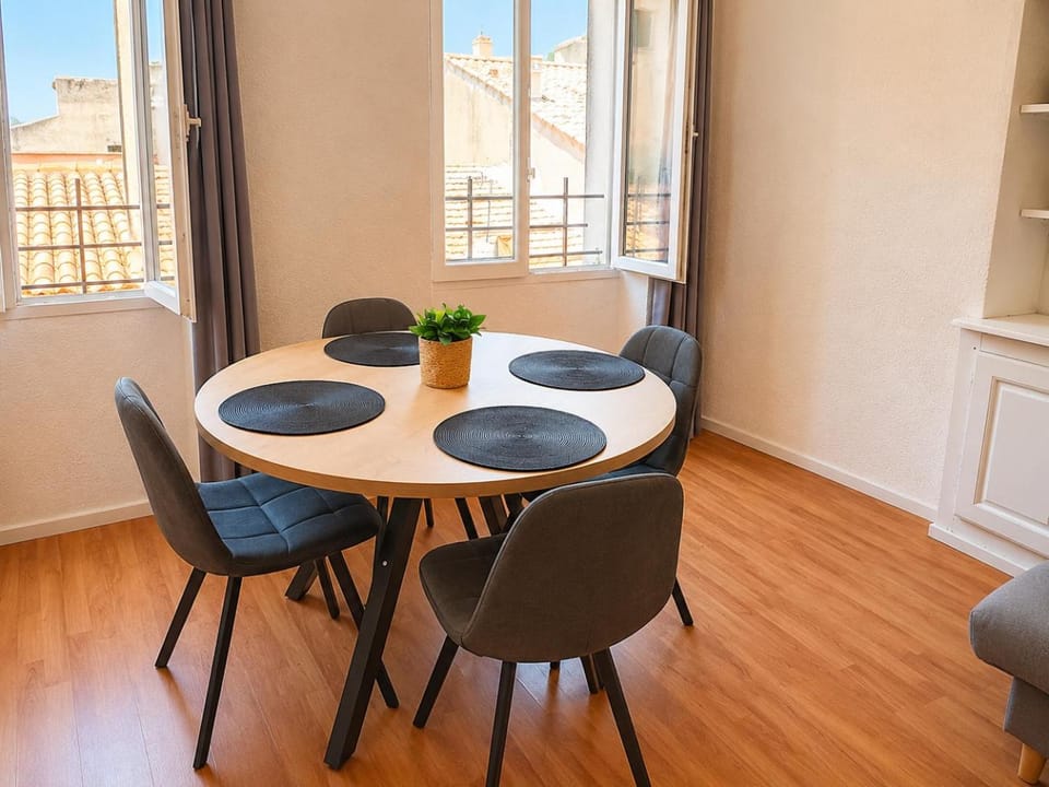 **** VERY CENTRAL Ajaccio 36 rue Fesch, cosy flat in city center pedestrian street, up to 4 people **** Apartment in Ajaccio