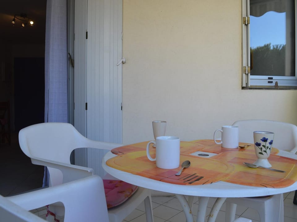 Studio cabine cosy pour 4, proche Seaquarium, parking privé et terrasse - Le Grau-du-Roi - FR-1-250-108 Cabin in Le Grau-du-Roi