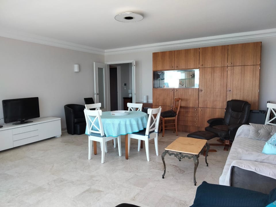 T3 face mer avec balcon - 3ᵉ étage, 100 m du centre - 6 personnes - Garage - Plage au pied - FR-1-331-101 Apartment in Les Sables-d'Olonne