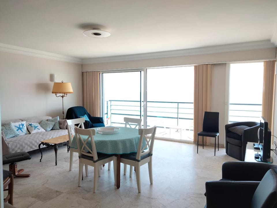 T3 face mer avec balcon - 3ᵉ étage, 100 m du centre - 6 personnes - Garage - Plage au pied - FR-1-331-101 Apartment in Les Sables-d'Olonne