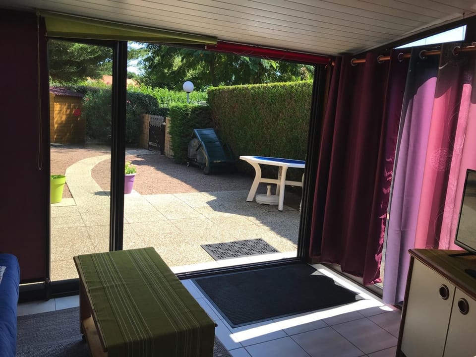 Pavillon avec piscine commune et jardin à 800m de la plage - FR-1-336-72 House in Pays de la Loire