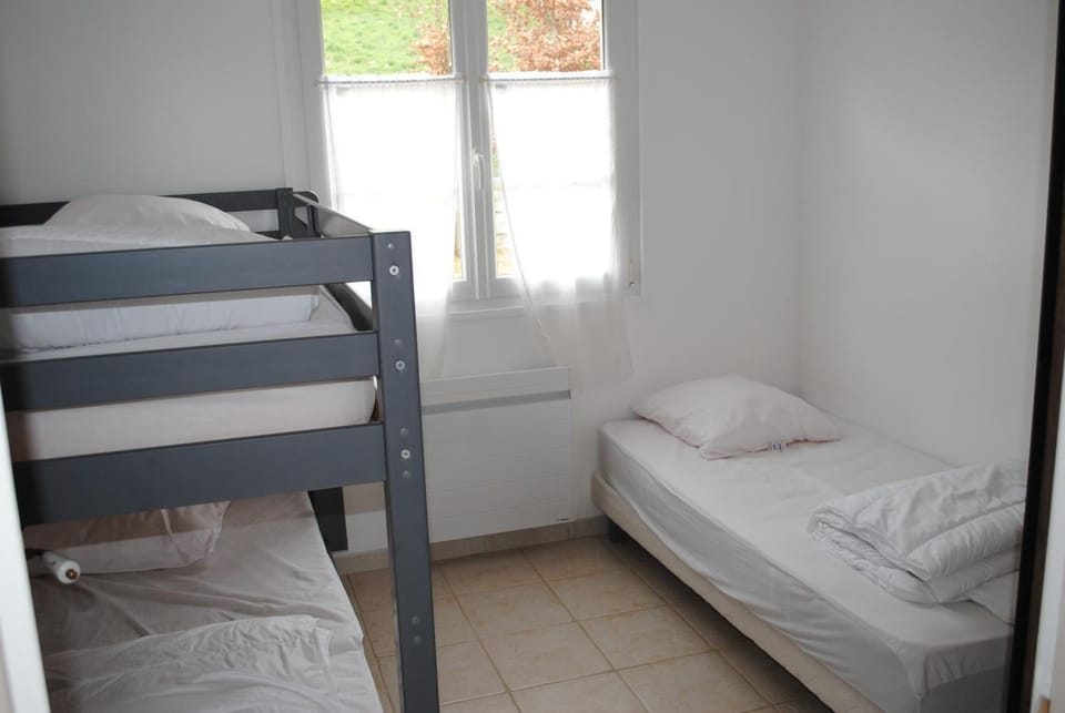 Bed, bunk bed