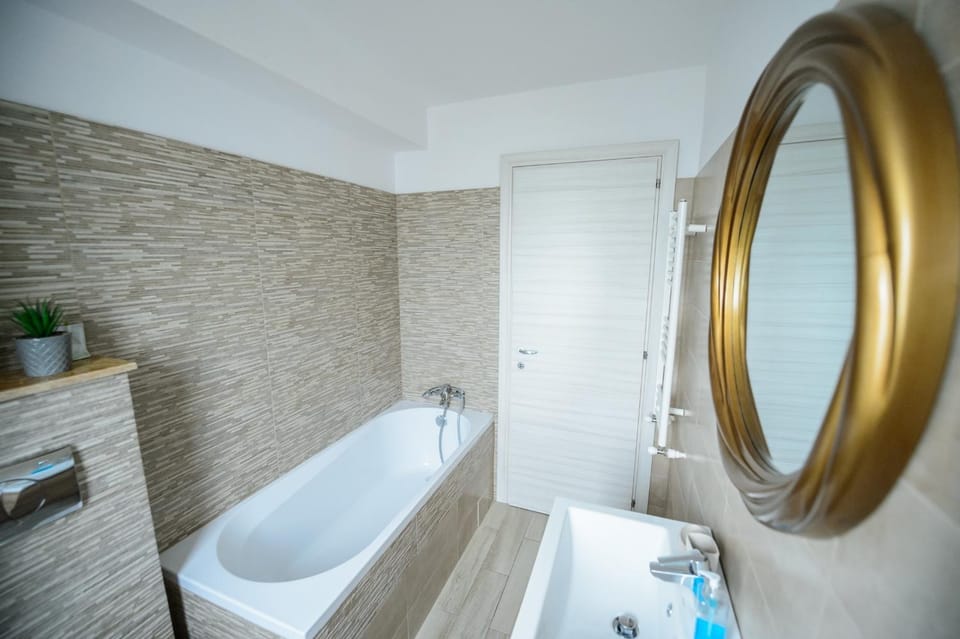 Bathroom, Bath