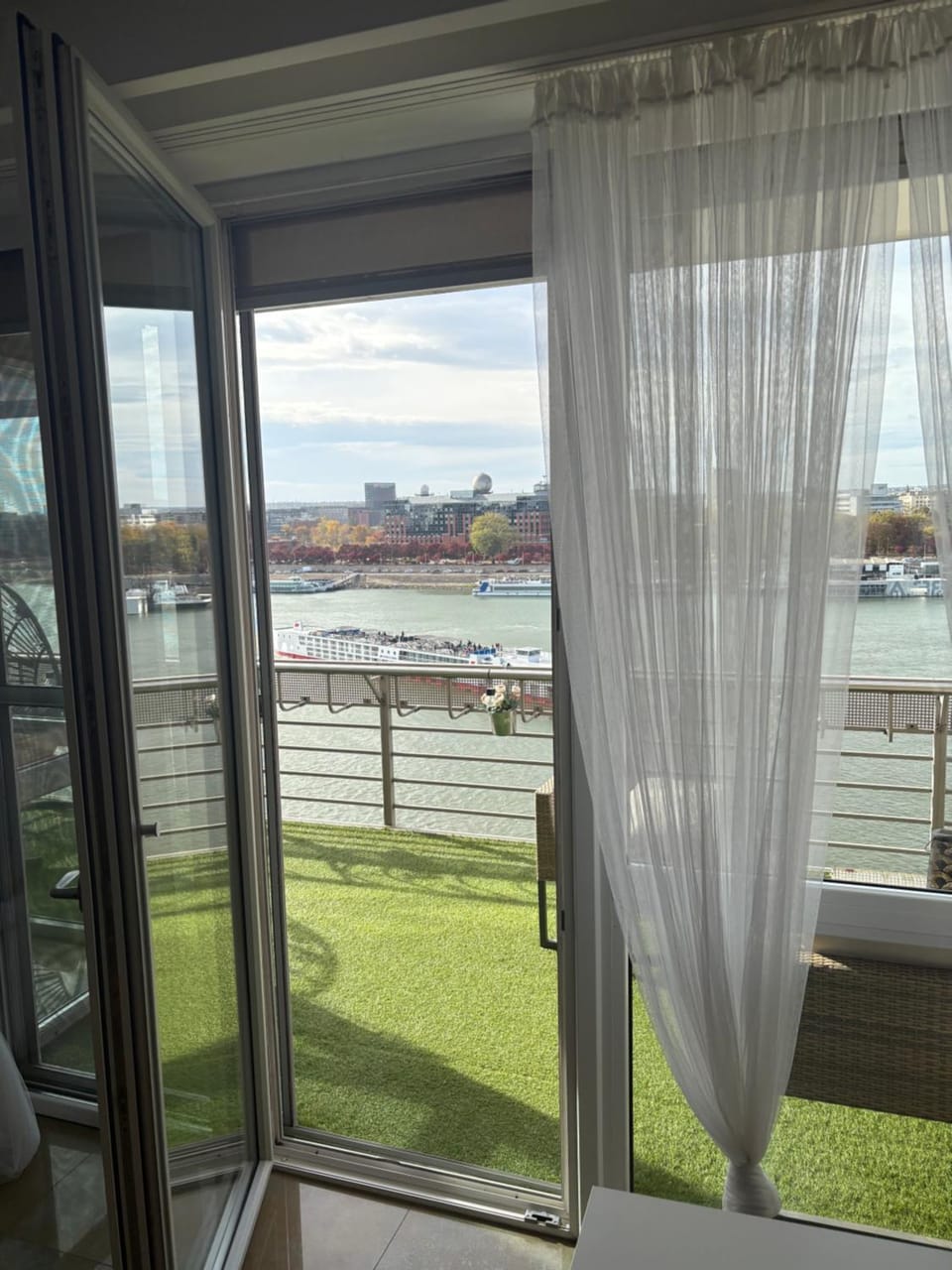 Panorama Duna Pest Apartment in Budapest