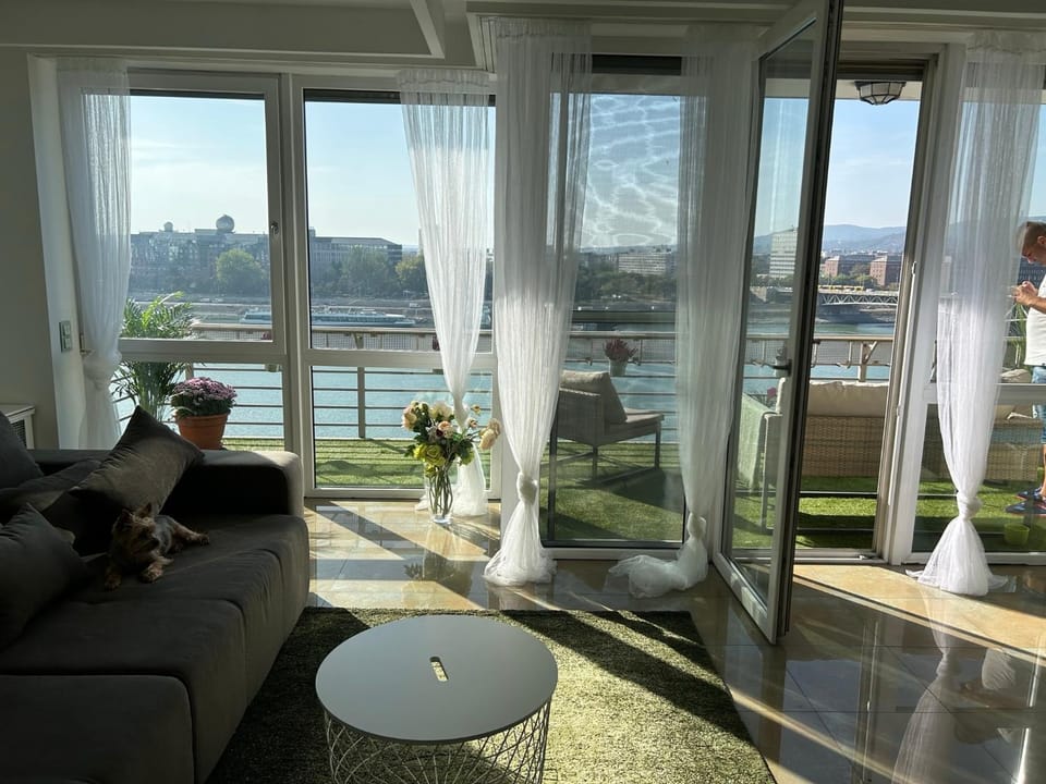 Panorama Duna Pest Apartment in Budapest
