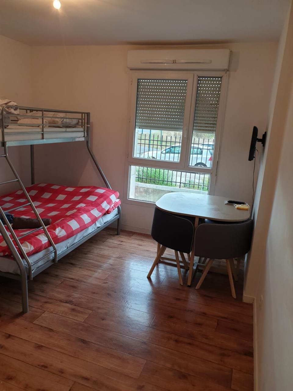 Dining area, bunk bed