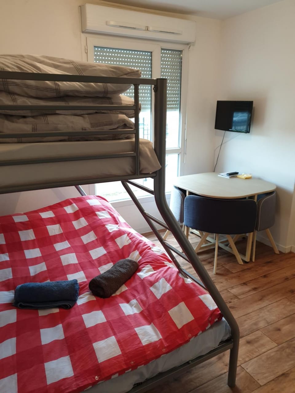 Dining area, bunk bed