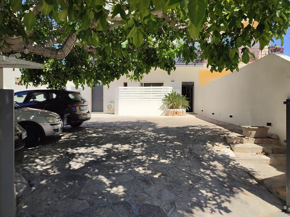 Property building, Street view, Parking