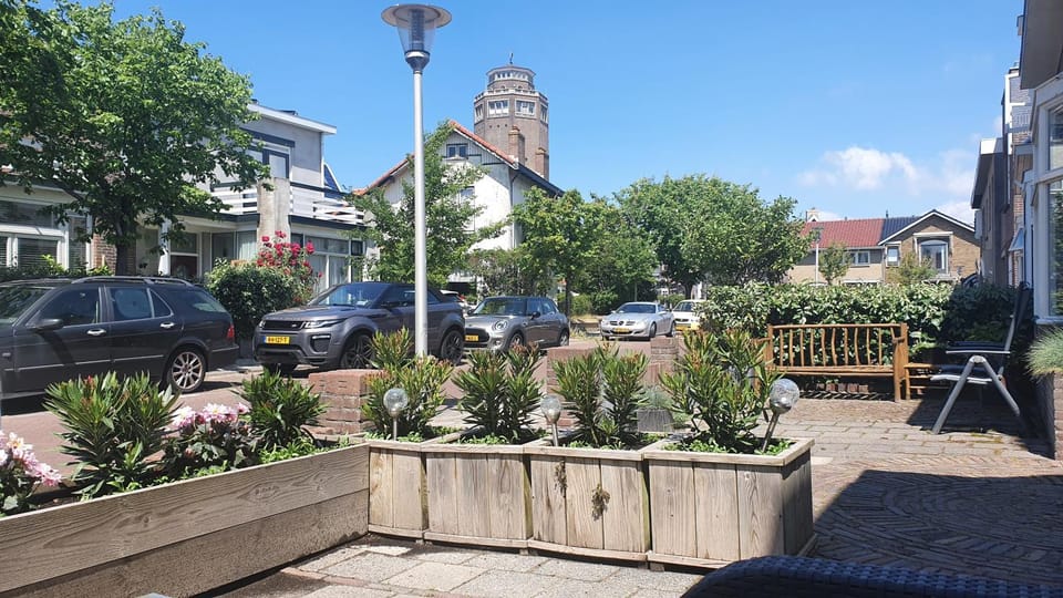 Neighbourhood, Garden