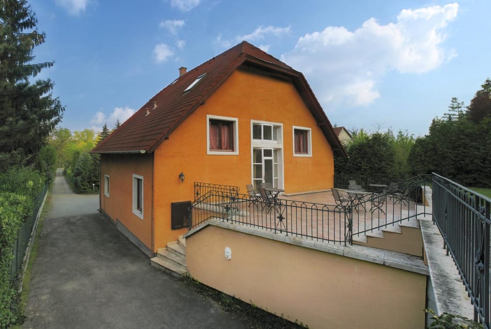 Facade/entrance, Balcony/Terrace