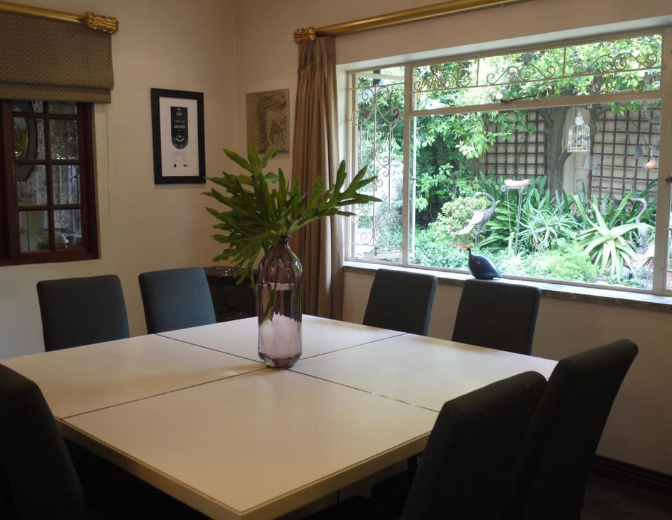 Restaurant/places to eat, Dining area