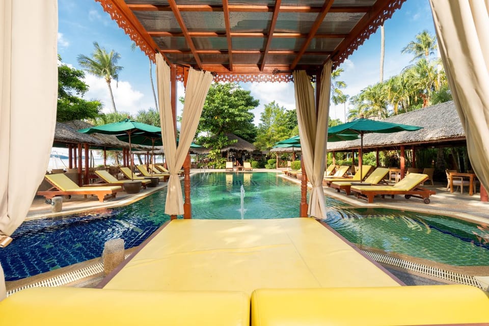 Swimming pool, sunbed