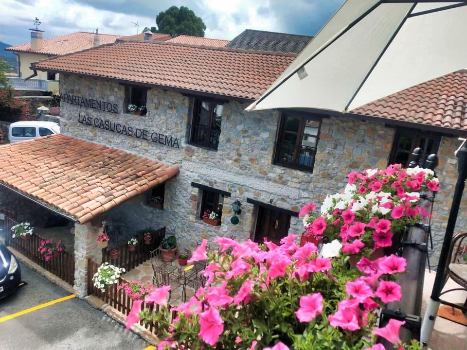 Property building, Day, Parking