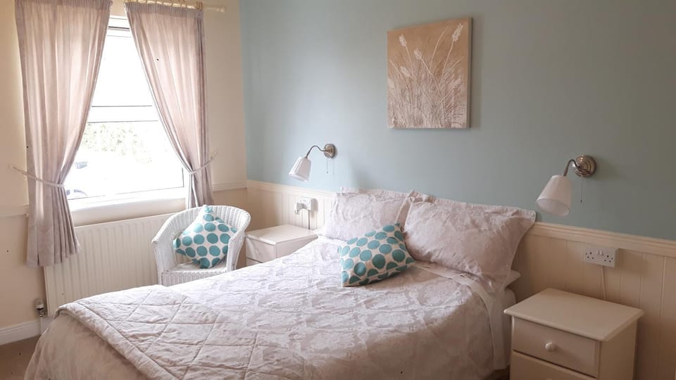 Photo of the whole room, Decorative detail