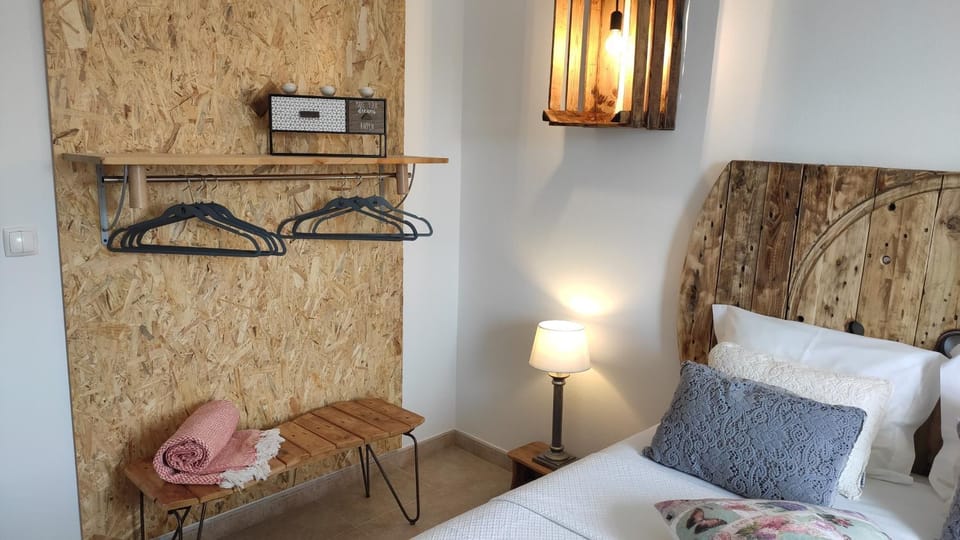 Bed, Seating area