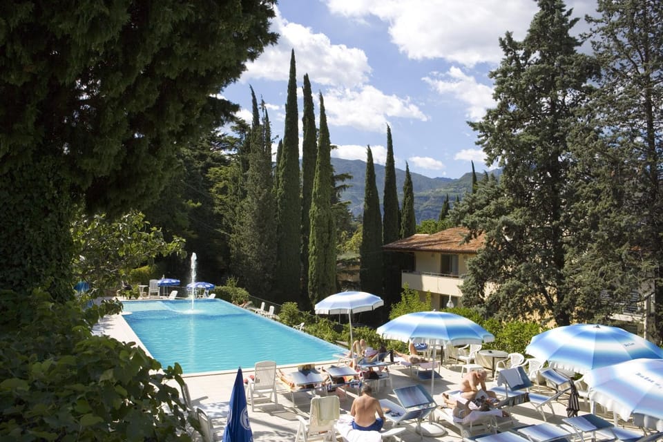 Garden, Table tennis, Swimming pool