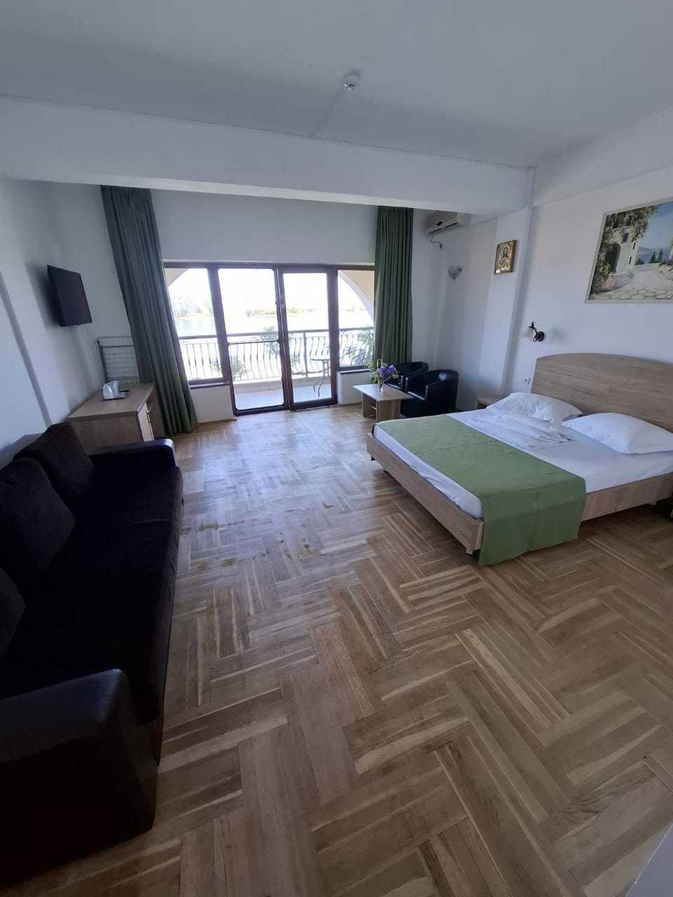 Bed, TV and multimedia, Balcony/Terrace, dryer, air conditioner